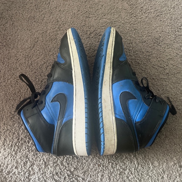 Nike Jordan hi top youth sneakers - Picture 7 of 9